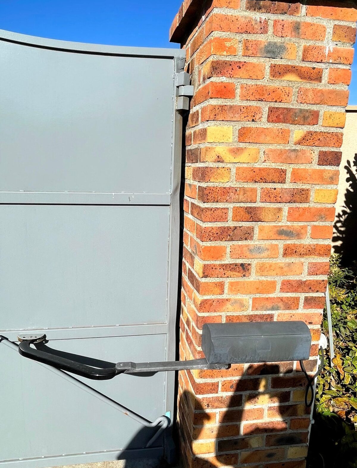 montant de portail tordu