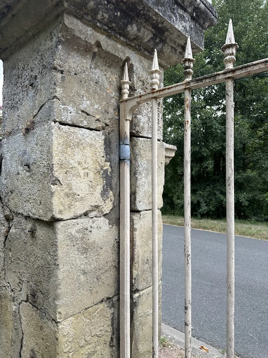 Vue du gond interieur gauche dans le pilier en tuffeau