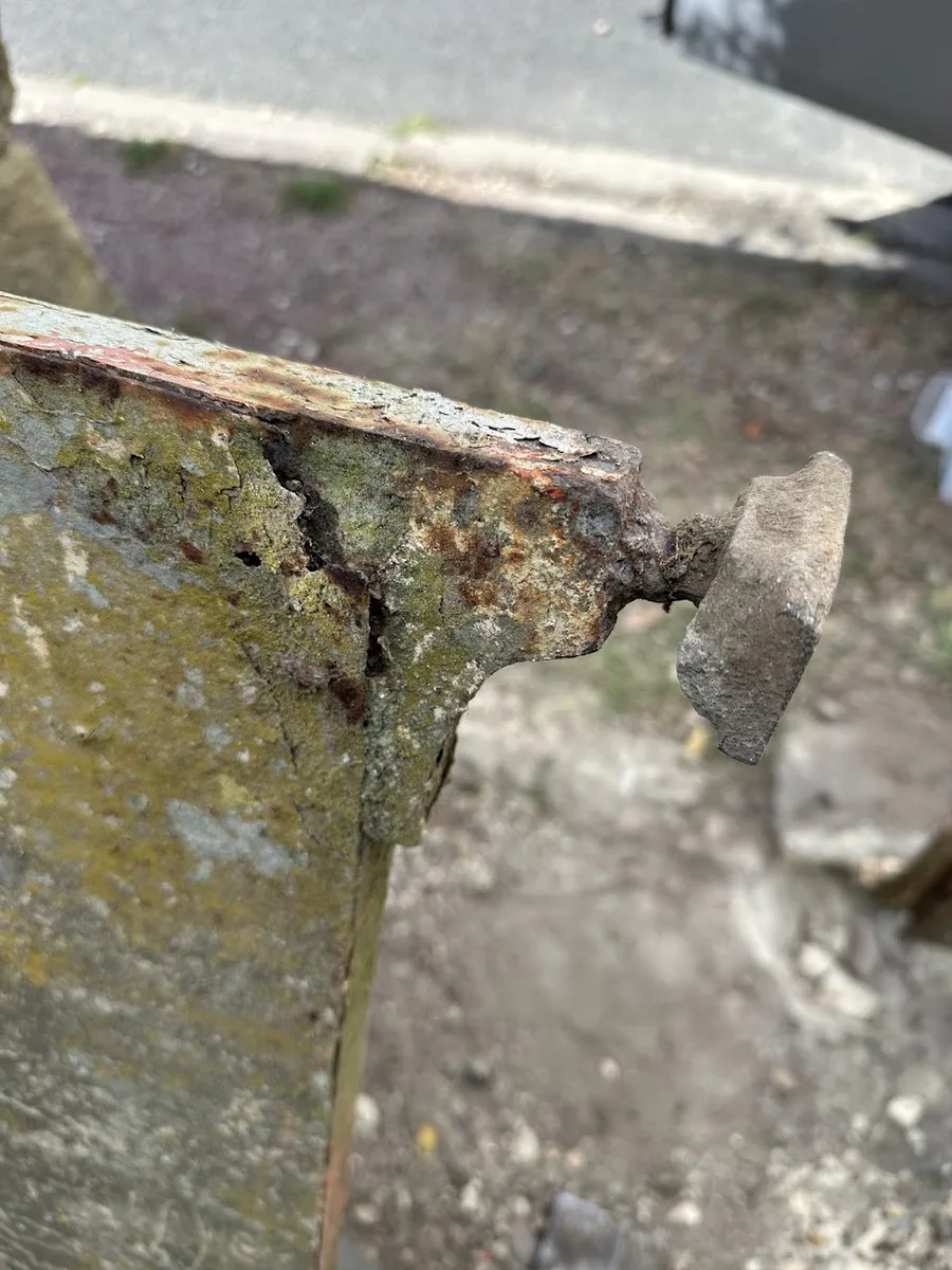 pivot de portail mort par la rouille