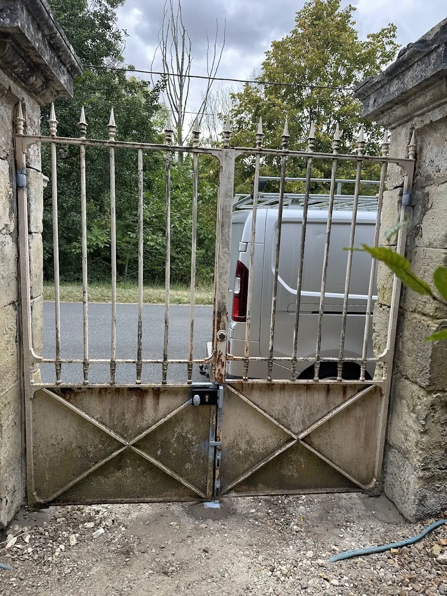 Portail remonté sur ses nouveaux pivots vue intérieure